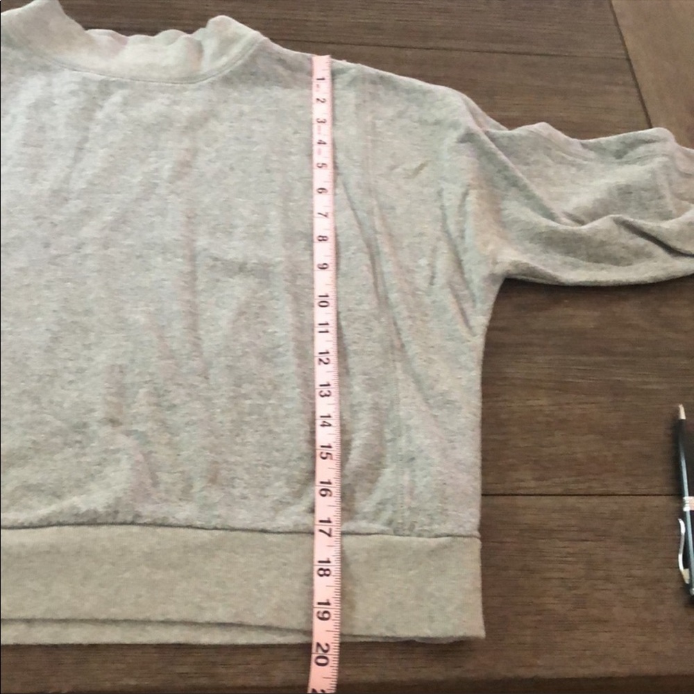 ⭐️SOLD Everlane gray high crew neck sweatshirt - Picture 9 of 9
